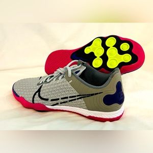 CT0550-056 Nike Men’s Size 7.5 or Women’s Size 9 React Gato Indoor Soccer Shoes